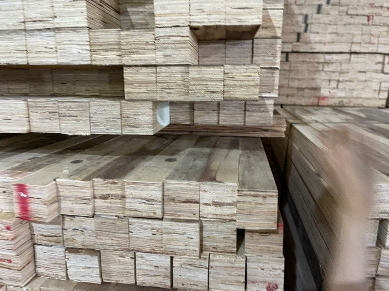 Curved LVL bed slats in bundles